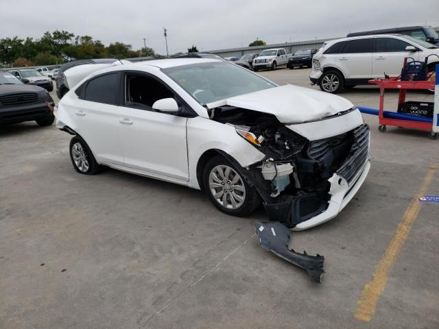 3KPC24A3XJE011992 - 2018 HYUNDAI ACCENT SE WHITE photo 4