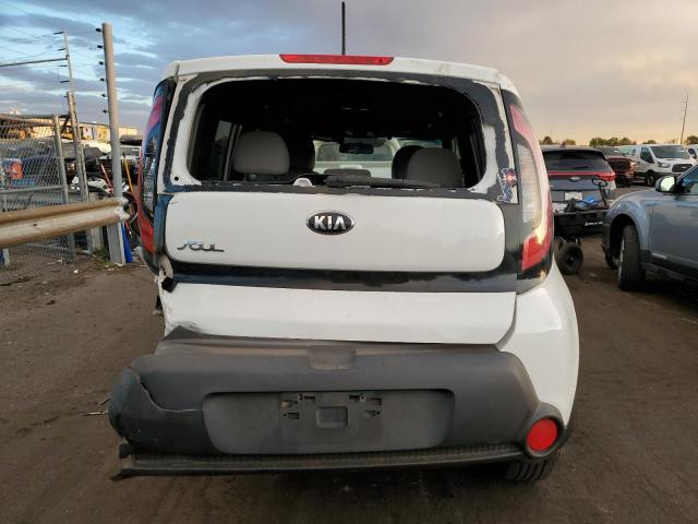 KNDJN2A2XG7312118 - 2016 KIA SOUL WHITE photo 6