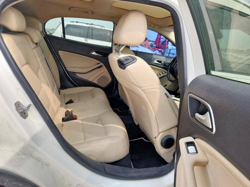 WDCTG4EB2GJ194796 - 2016 MERCEDES-BENZ GLA 250 WHITE photo 11