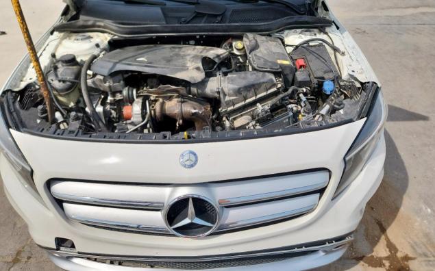 WDCTG4EB2GJ194796 - 2016 MERCEDES-BENZ GLA 250 WHITE photo 12