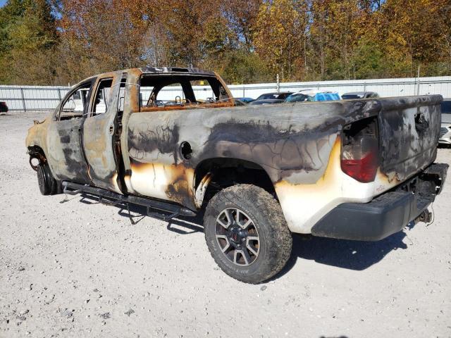 5TFCY5F11JX022911 - 2018 TOYOTA TUNDRA DOUBLE CAB SR/SR5 BURN photo 2