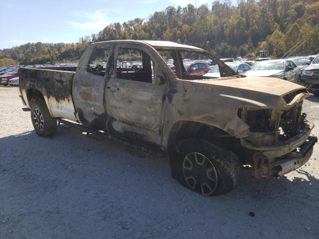 5TFCY5F11JX022911 - 2018 TOYOTA TUNDRA DOUBLE CAB SR/SR5 BURN photo 4