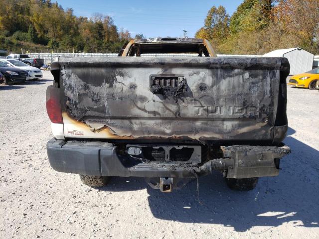 5TFCY5F11JX022911 - 2018 TOYOTA TUNDRA DOUBLE CAB SR/SR5 BURN photo 6