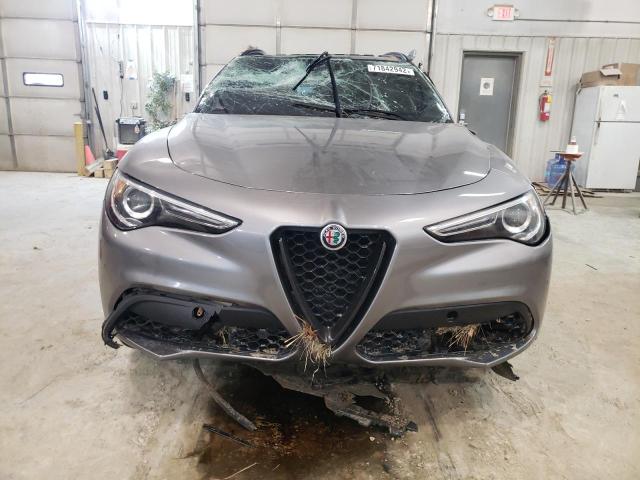 ZASFAKNN2J7C02720 - 2018 ALFA ROMEO STELVIO TI SPORT GRAY photo 5