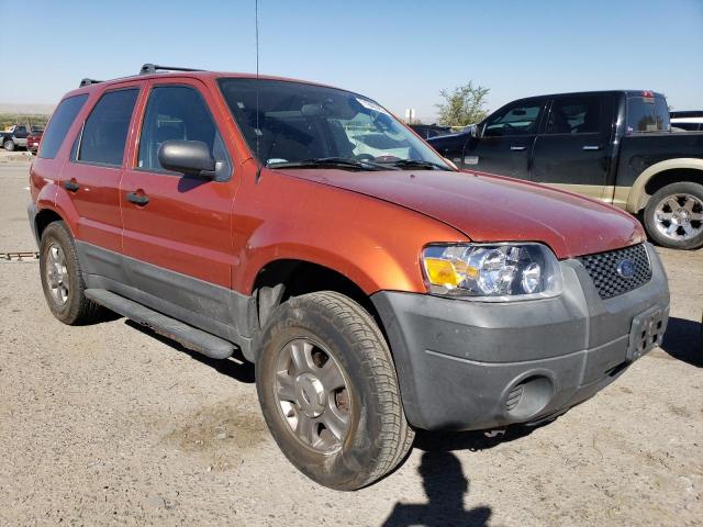 1FMYU92ZX5KB95250 - 2005 FORD ESCAPE XLS ORANGE photo 4