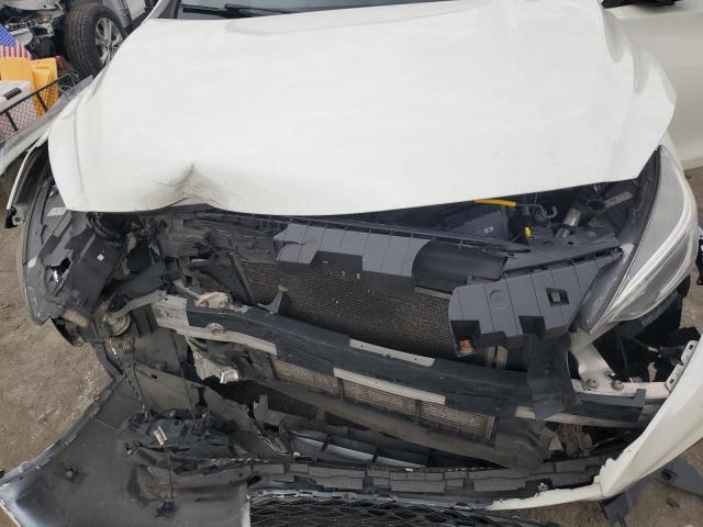 SJKCH5CR4JA046906 - 2018 INFINITI QX30 BASE WHITE photo 11