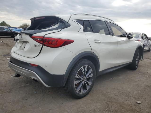 SJKCH5CR4JA046906 - 2018 INFINITI QX30 BASE WHITE photo 3