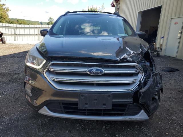 1FMCU9HD1JUB78597 - 2018 FORD ESCAPE SEL ნაცრისფერი ფოტო 5