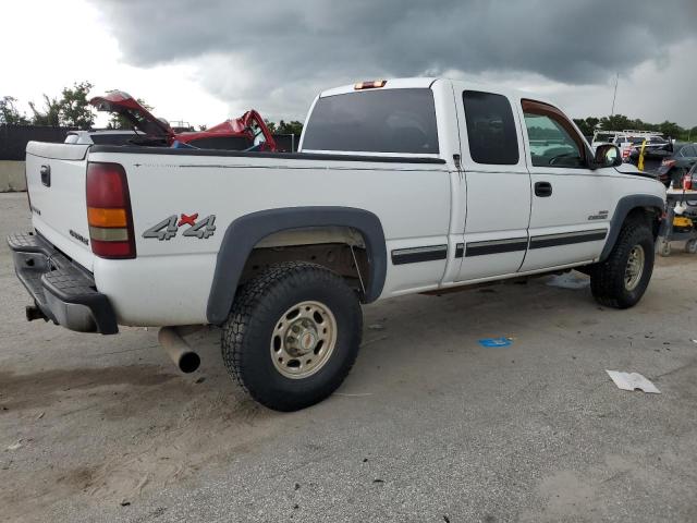 1GCHK29102E143864 - 2002 CHEVROLET SILVERADO K2500 HEAVY DUTY WHITE photo 3