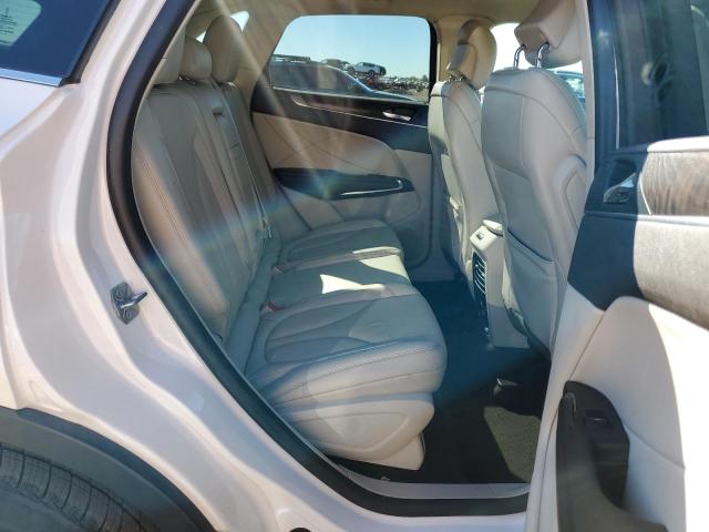 5LMCJ3D97KUL38732 - 2019 LINCOLN MKC RESERVE WHITE photo 10