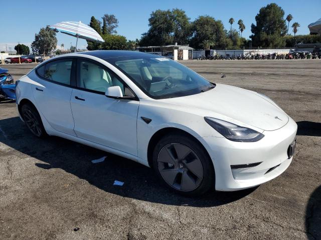 5YJ3E1EA0NF362344 - 2022 TESLA MODEL 3 أبيض صورة 4