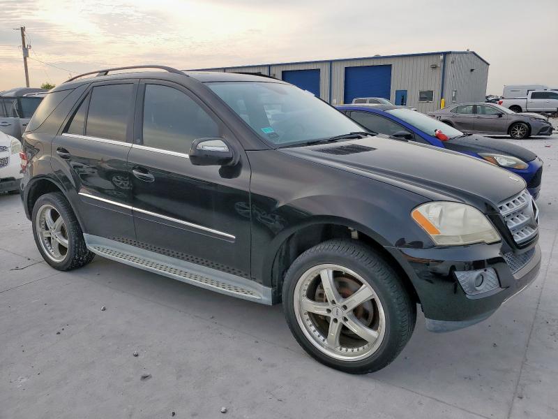 4JGBB8GB0AA600906 - 2010 MERCEDES-BENZ ML 350 4MATIC BLACK photo 4