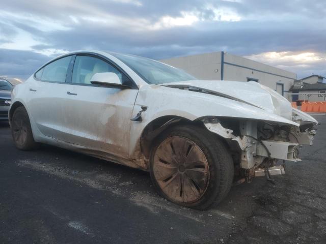 5YJ3E1EAXSF009282 - 2025 TESLA MODEL 3 WHITE photo 4