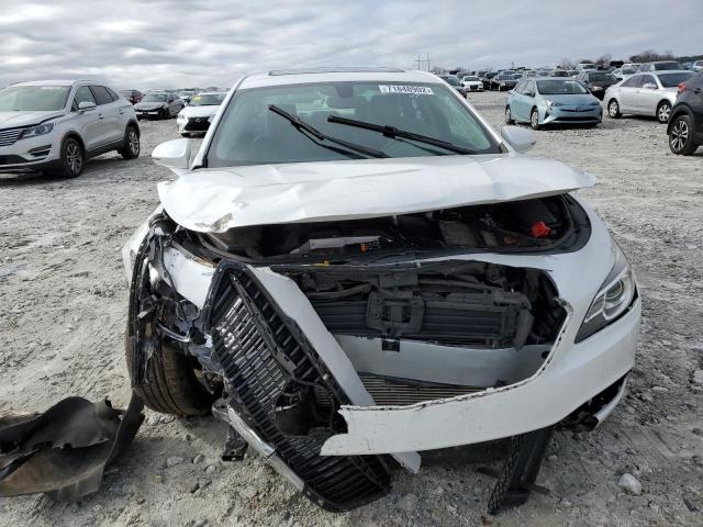 1G4ZP5SZ2JU125308 - 2018 BUICK LACROSSE ESSENCE WHITE photo 5