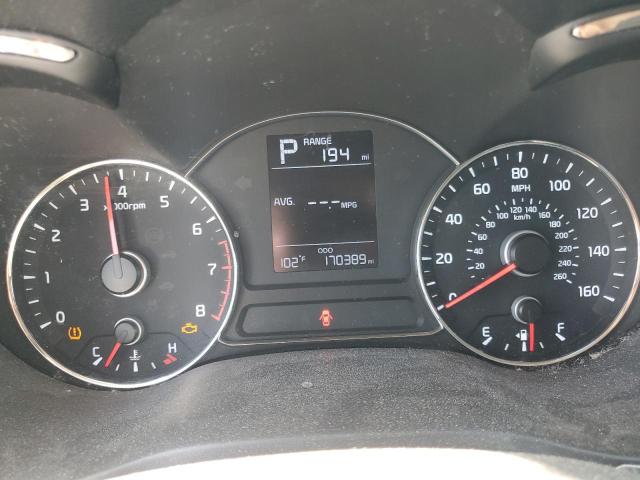 3KPFK4A7XJE168843 - 2018 KIA FORTE LX Сріблястий фото 9