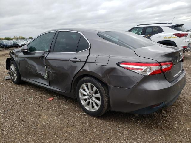 4T1B11HK7JU079738 - 2018 TOYOTA CAMRY L GRAY photo 2