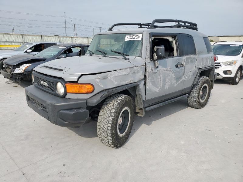 2013 TOYOTA FJ CRUISER, 