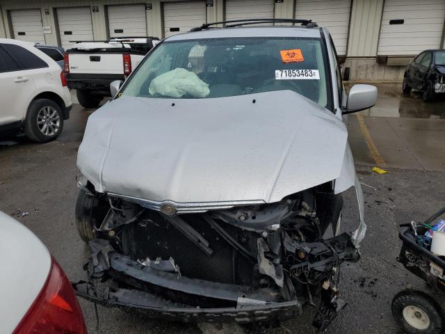 2A8HR54P38R748121 - 2008 CHRYSLER TOWN & COU TOURING SILVER photo 5