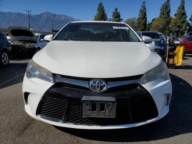 4T1BF1FK4HU329869 - 2017 TOYOTA CAMRY LE WHITE photo 5