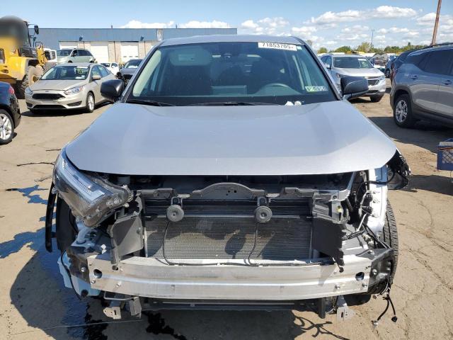 2T3H1RFV1RC271411 - 2024 TOYOTA RAV4 LE Gümüş foto 5