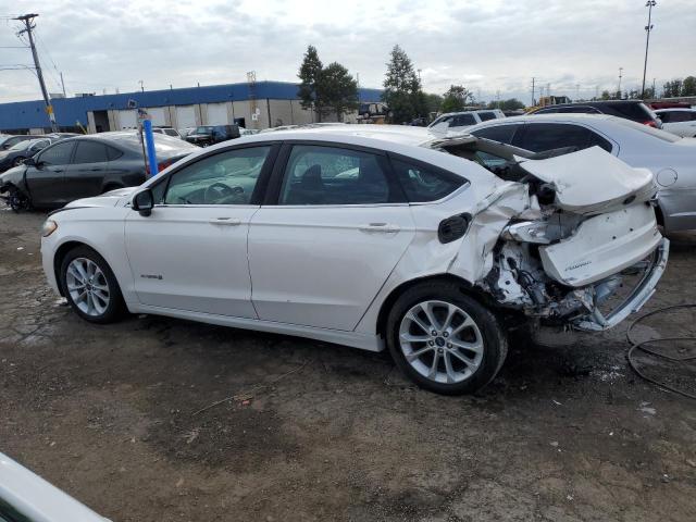 3FA6P0LU9KR195884 - 2019 FORD FUSION SE WHITE photo 2