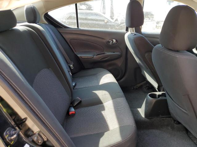 3N1CN7APXJL831953 - 2018 NISSAN VERSA S BLACK photo 10