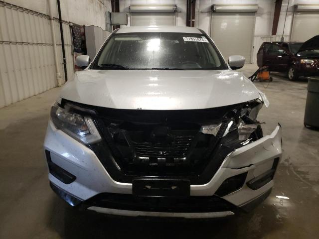 KNMAT2MV9JP509980 - 2018 NISSAN ROGUE S SILVER photo 5