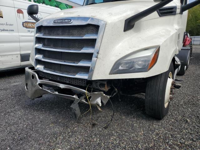 3AKJHLDV4JSJR0189 - 2018 FREIGHTLINER CASCADIA 1 Білий фото 9