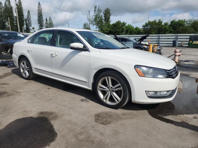 1VWCN7A32DC005895 - 2013 VOLKSWAGEN PASSAT SEL Beyaz fotoğraf 4