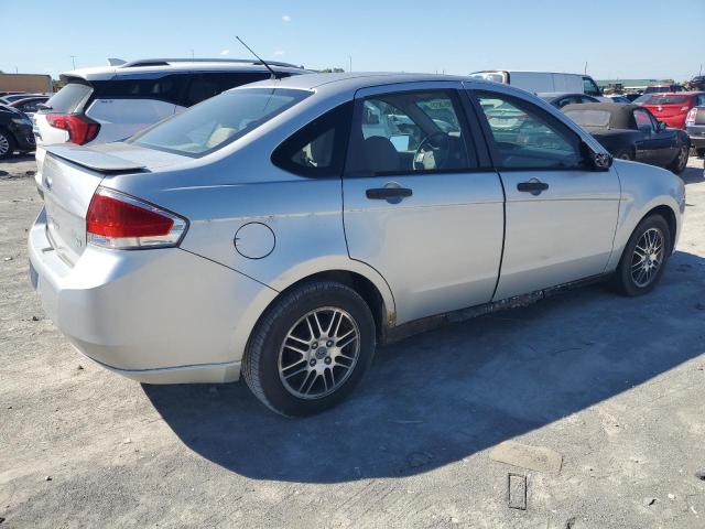 1FAHP3FN5AW279792 - 2010 FORD FOCUS SE SILVER photo 3