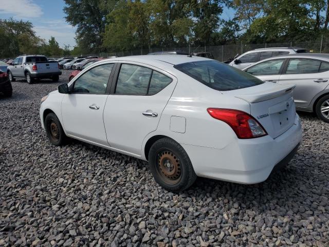 3N1CN7AP8JL804511 - 2018 NISSAN VERSA S Белый фото 2