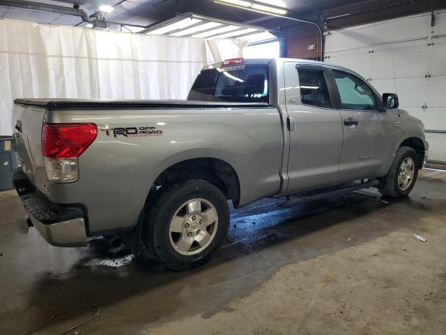 5TFUY5F18DX281081 - 2013 TOYOTA TUNDRA DOUBLE CAB SR5 SILVER photo 3
