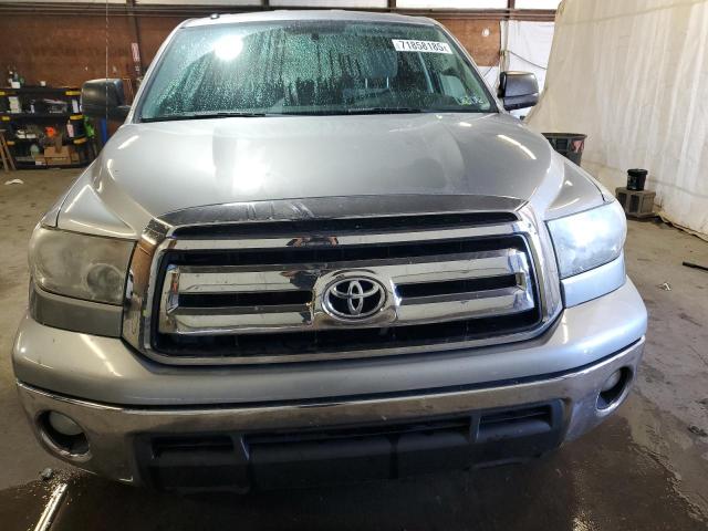 5TFUY5F18DX281081 - 2013 TOYOTA TUNDRA DOUBLE CAB SR5 SILVER photo 5