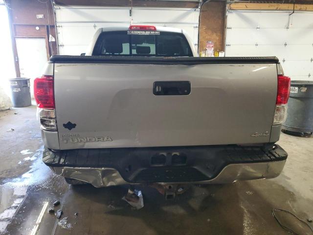 5TFUY5F18DX281081 - 2013 TOYOTA TUNDRA DOUBLE CAB SR5 SILVER photo 6