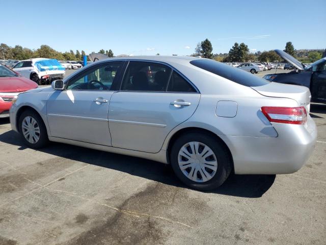 4T1BF3EK0BU214724 - 2011 TOYOTA CAMRY BASE Silber Foto 2