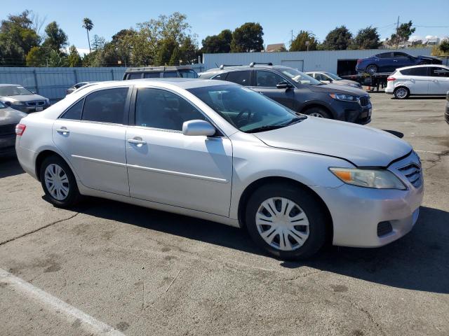 4T1BF3EK0BU214724 - 2011 TOYOTA CAMRY BASE Silber Foto 4