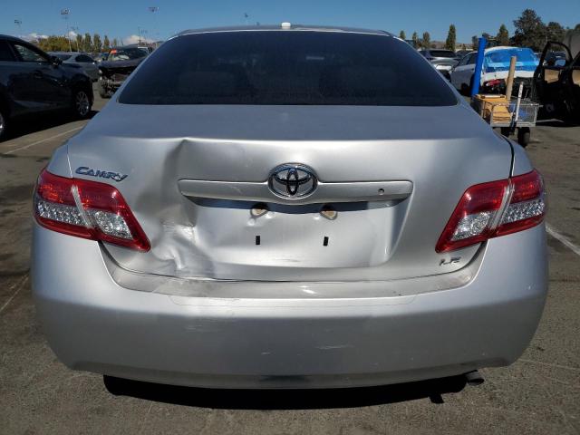 4T1BF3EK0BU214724 - 2011 TOYOTA CAMRY BASE Silber Foto 6