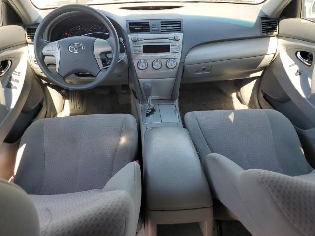 4T1BF3EK0BU214724 - 2011 TOYOTA CAMRY BASE Silber Foto 8