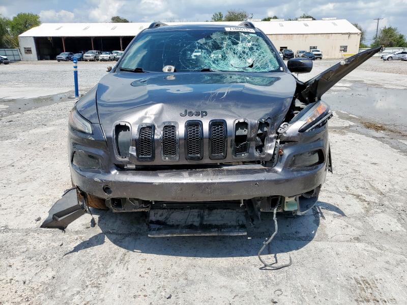 1C4PJLCB5JD605765 - 2018 JEEP CHEROKEE LATITUDE Сірий фото 5