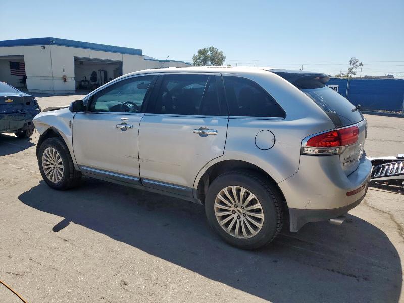 2LMDJ6JK3DBL39972 - 2013 LINCOLN MKX SILVER photo 2