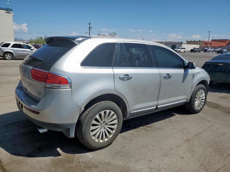 2LMDJ6JK3DBL39972 - 2013 LINCOLN MKX SILVER photo 3