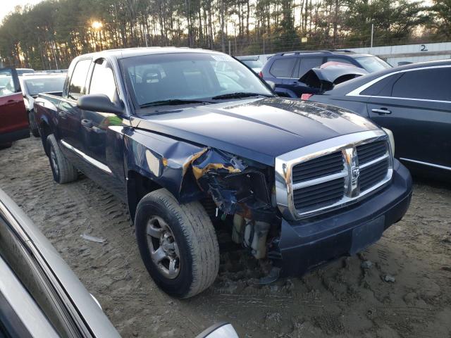 1D7HW28N35S142678 - 2005 DODGE DAKOTA QUAD BLUE photo 4