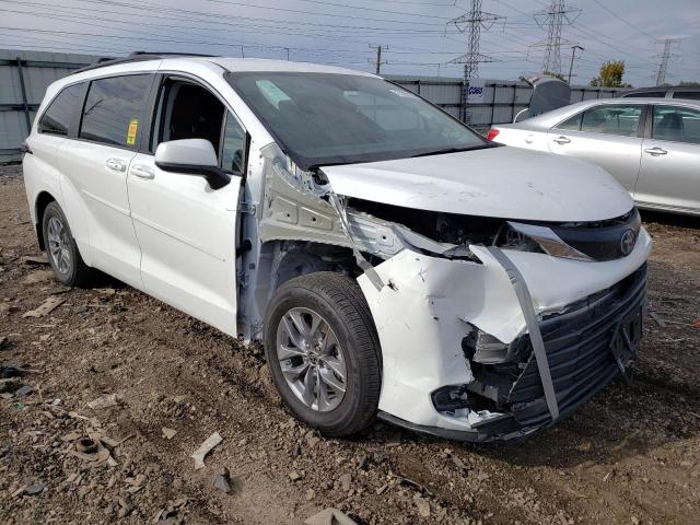 5TDKRKECXPS138858 - 2023 TOYOTA SIENNA LE WHITE photo 4