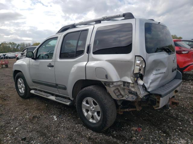 5N1AN0NU4DN816599 - 2013 NISSAN XTERRA X SILVER photo 2