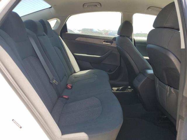 5NPE24AF0JH624993 - 2018 HYUNDAI SONATA SE WHITE photo 10