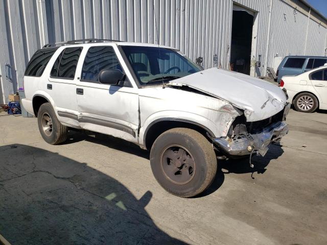 1GNCS13W712132926 - 2001 CHEVROLET BLAZER WHITE photo 4