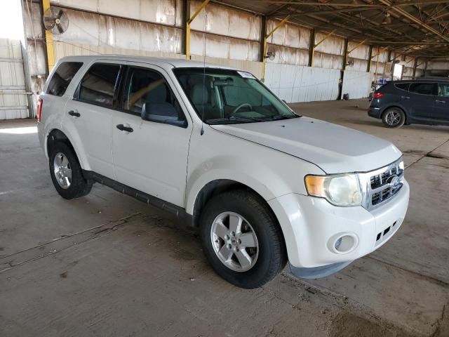 1FMCU0C73BKB46633 - 2011 FORD ESCAPE XLS WHITE photo 4