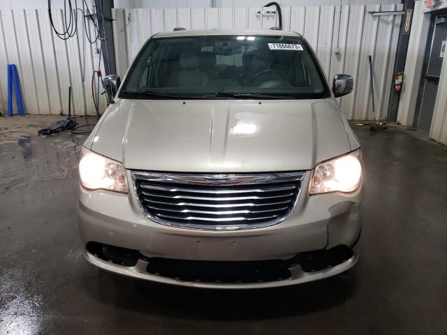 2C4RC1CG4DR802740 - 2013 CHRYSLER TOWN & COU TOURING L GOLD photo 5
