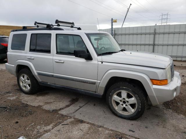 1J8HG48N68C134505 - 2008 JEEP COMMANDER- SPORT SILVER photo 4