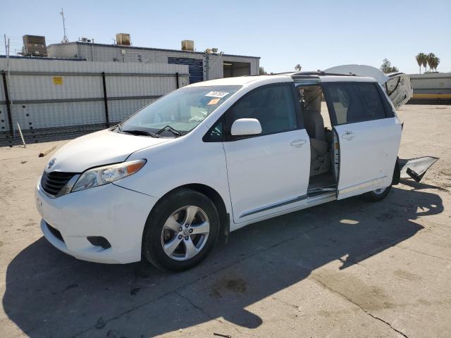 2013 TOYOTA SIENNA LE, 
